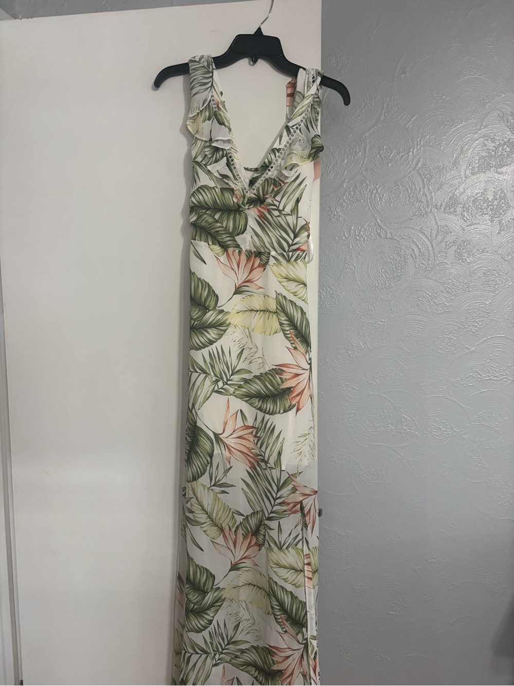 Tropical Leaf V-Neck Maxi Dress - White & Green